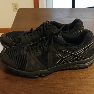 Men's black Asics size 13